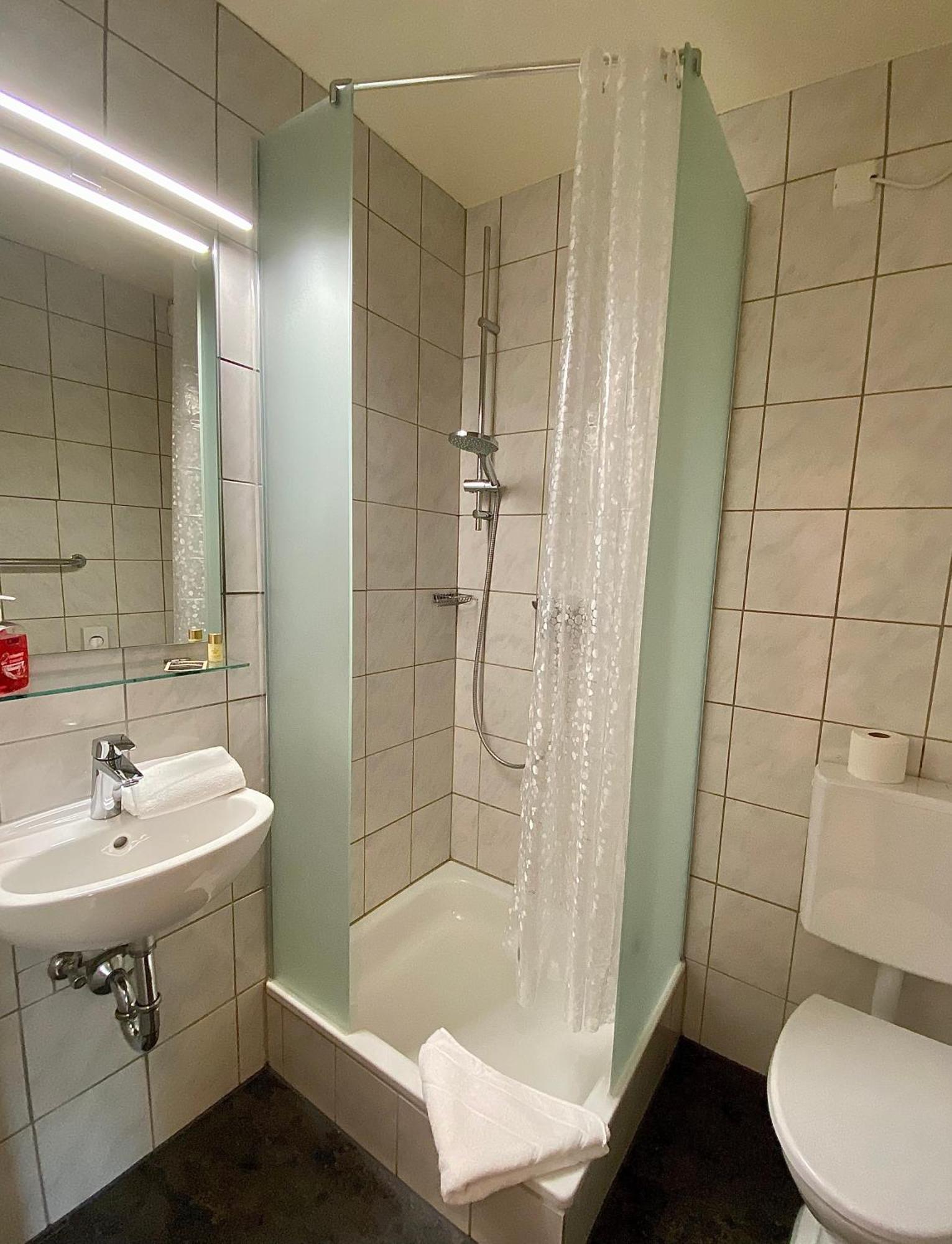 Hotel Gasthof Rose กุนซ์บวร์ก ภายนอก รูปภาพ