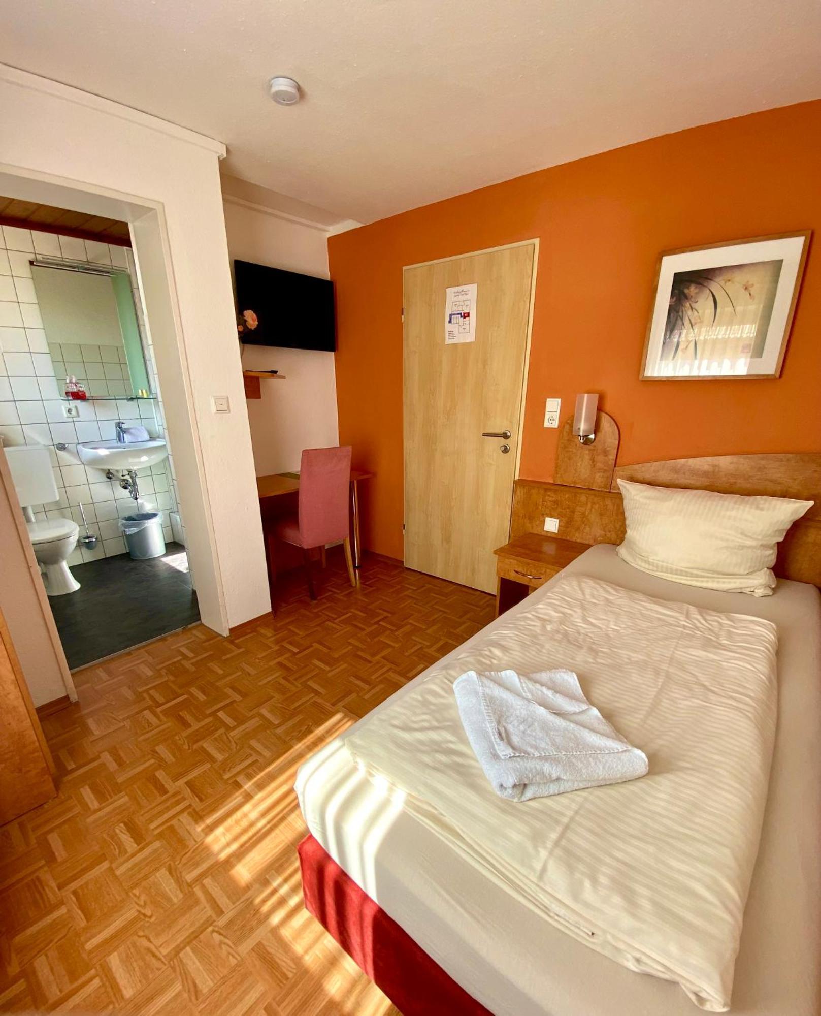 Hotel Gasthof Rose กุนซ์บวร์ก ภายนอก รูปภาพ
