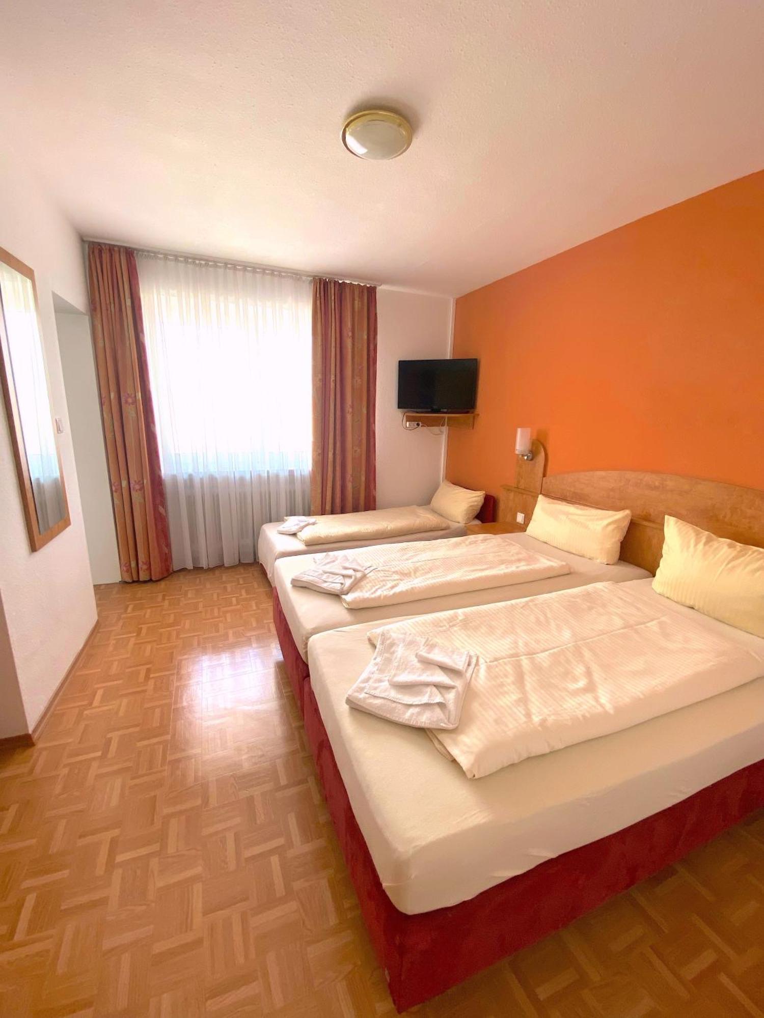 Hotel Gasthof Rose กุนซ์บวร์ก ภายนอก รูปภาพ