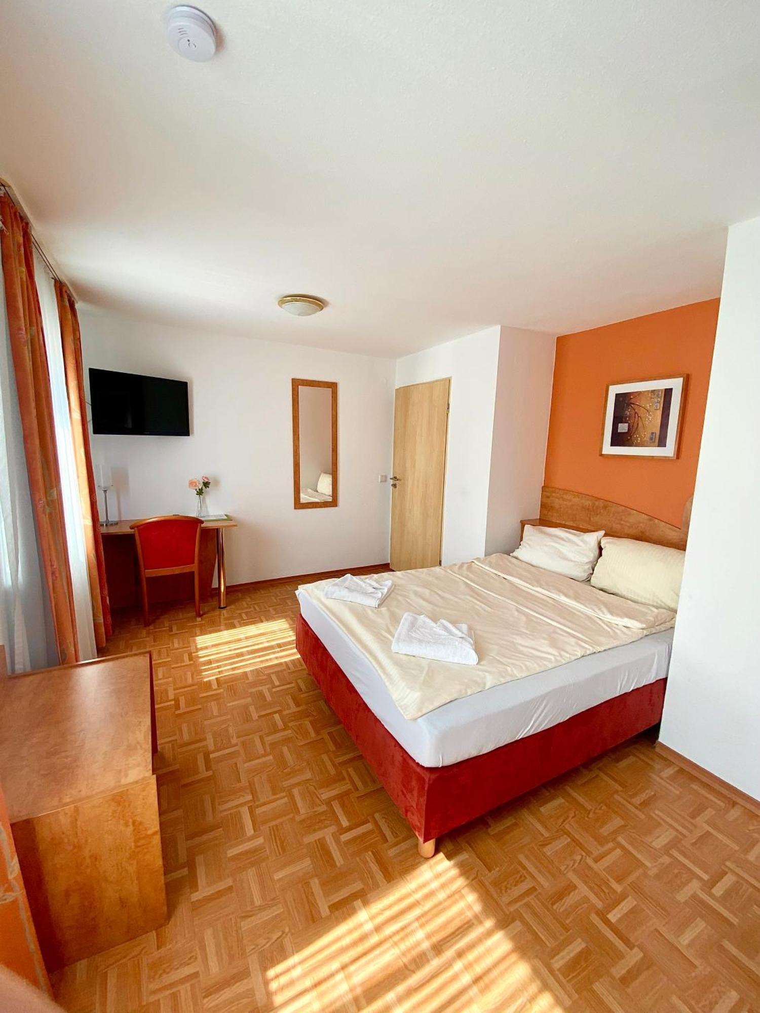 Hotel Gasthof Rose กุนซ์บวร์ก ภายนอก รูปภาพ